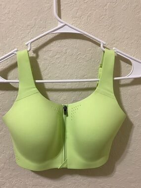 Victoria's Secret Front-Zip Sport Bra in Light Lime